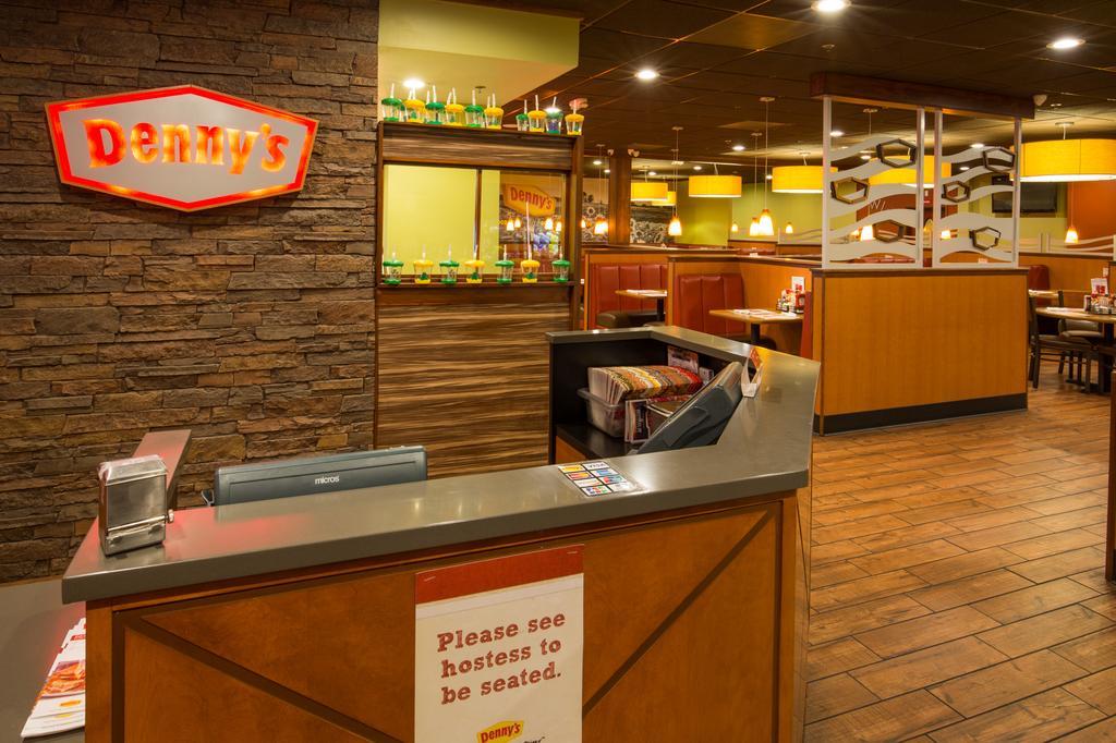 Ramada By Wyndham Medford Hotel & Conference Center المظهر الخارجي الصورة