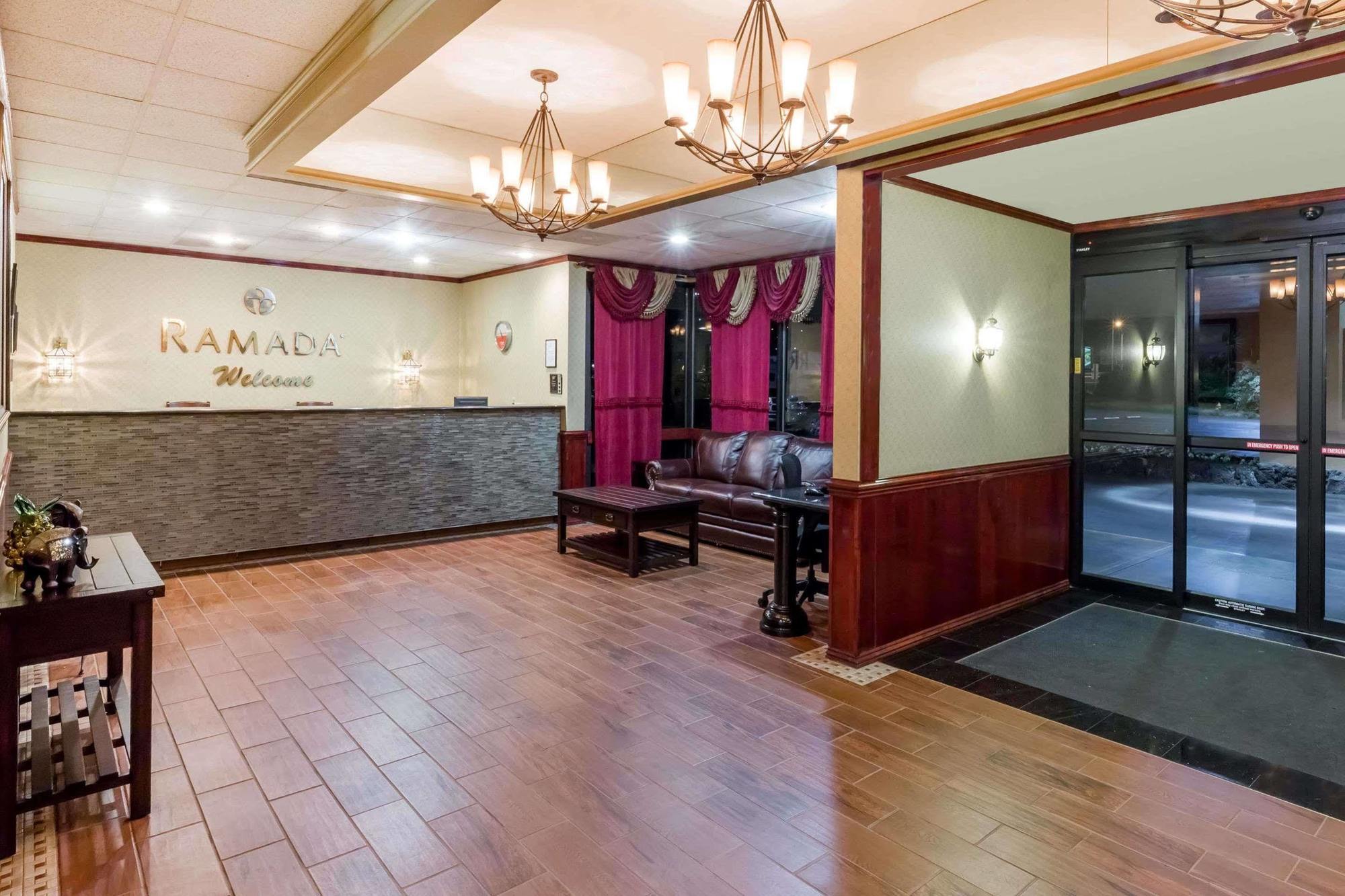 Ramada By Wyndham Medford Hotel & Conference Center المظهر الخارجي الصورة