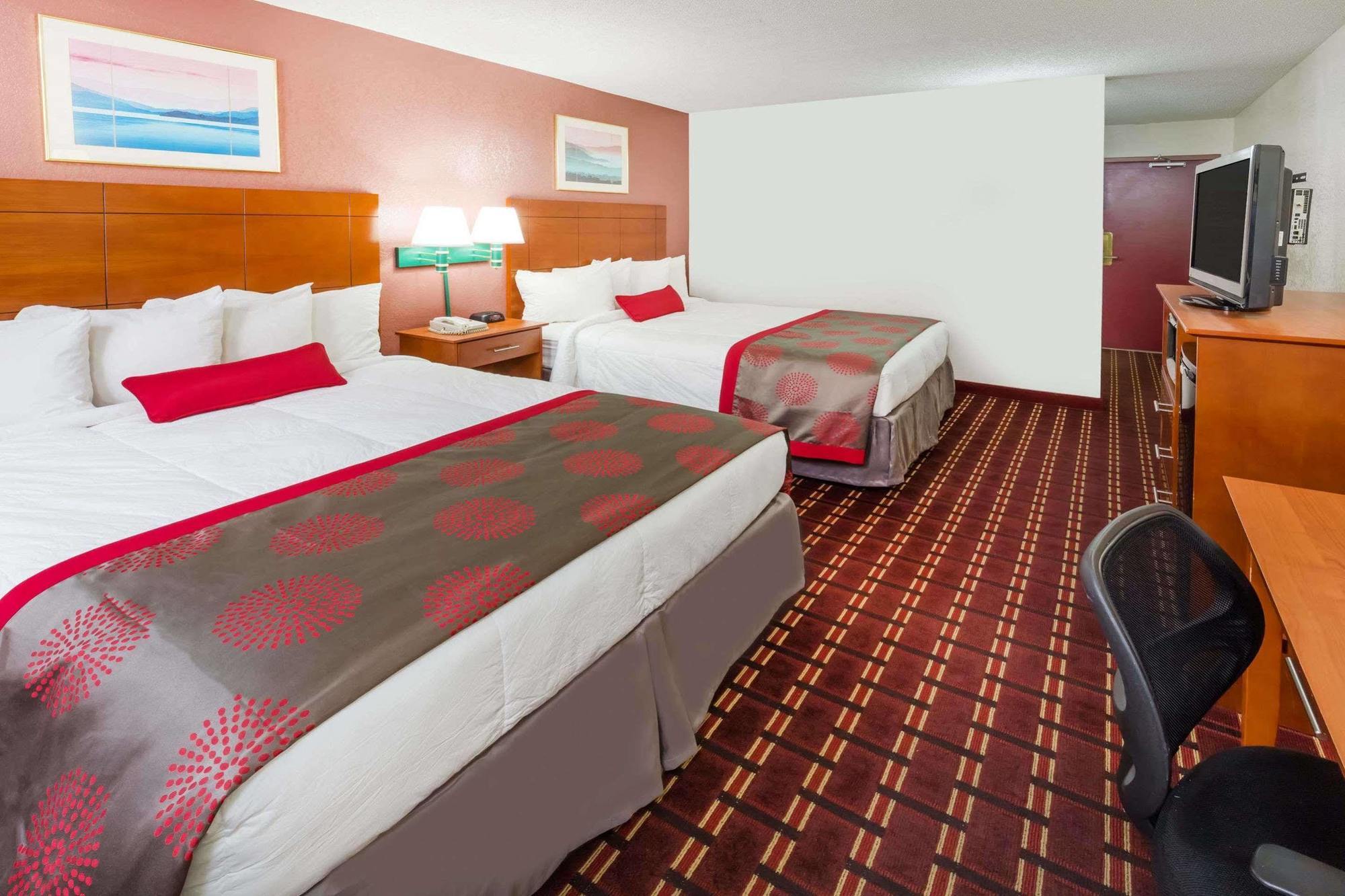 Ramada By Wyndham Medford Hotel & Conference Center المظهر الخارجي الصورة