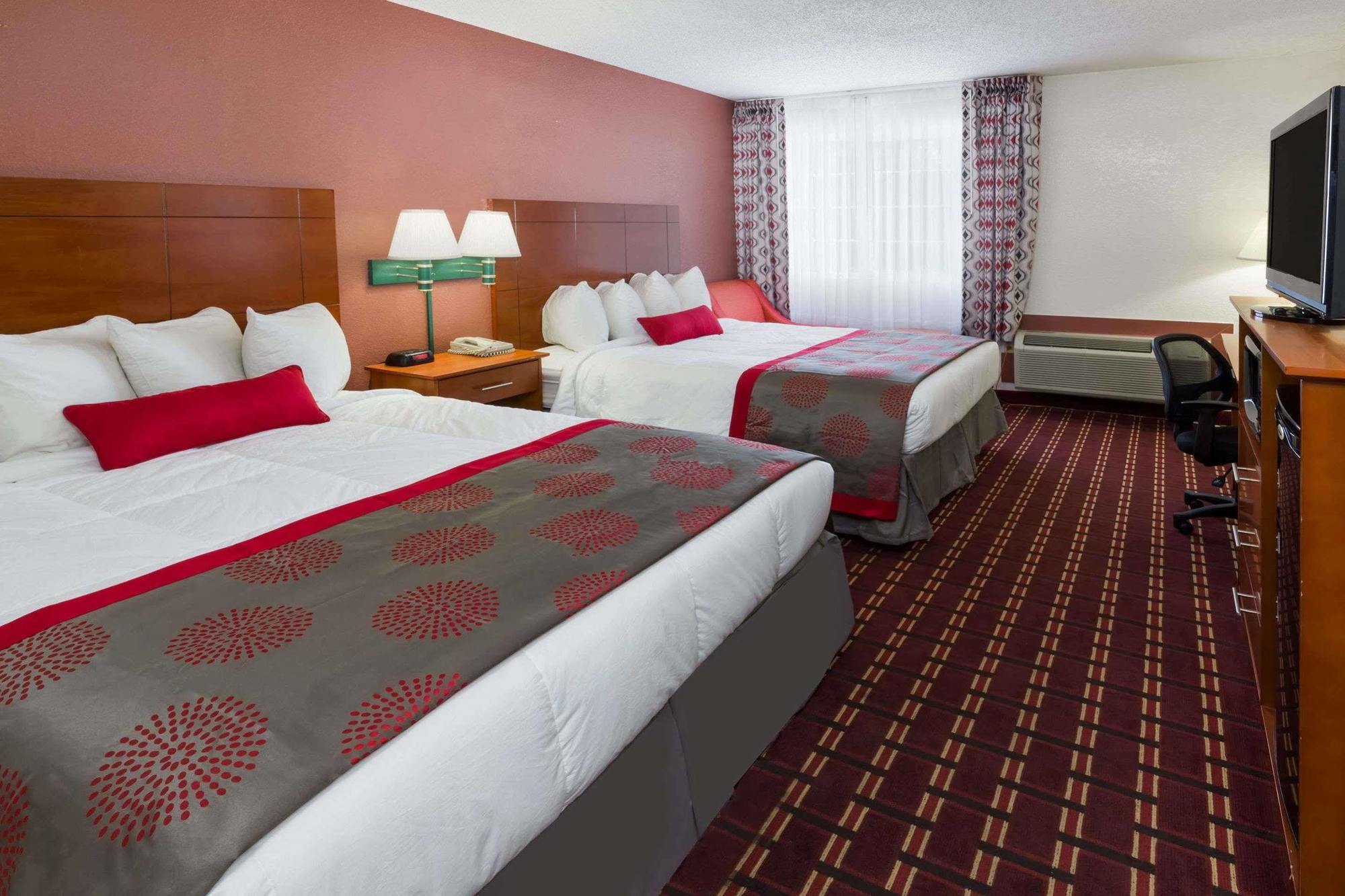 Ramada By Wyndham Medford Hotel & Conference Center المظهر الخارجي الصورة