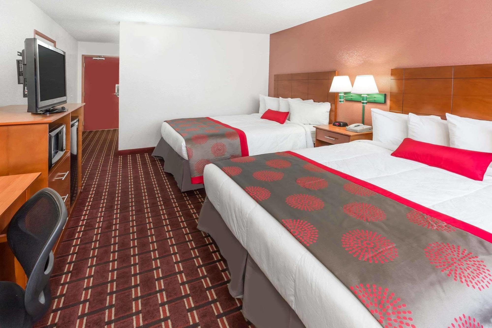 Ramada By Wyndham Medford Hotel & Conference Center المظهر الخارجي الصورة