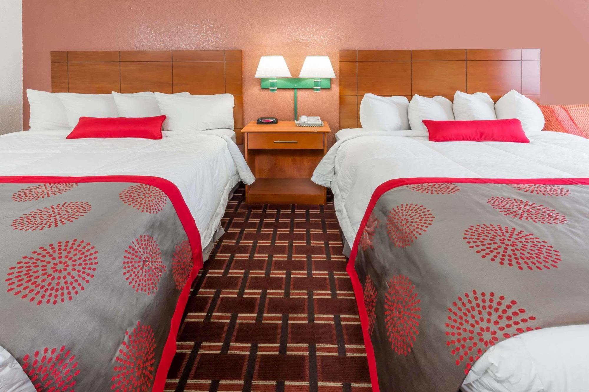 Ramada By Wyndham Medford Hotel & Conference Center المظهر الخارجي الصورة