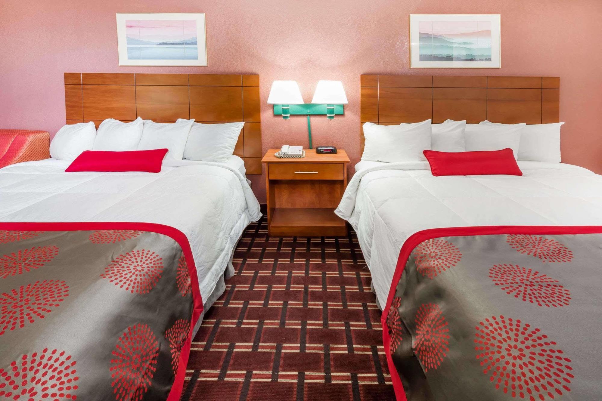 Ramada By Wyndham Medford Hotel & Conference Center المظهر الخارجي الصورة