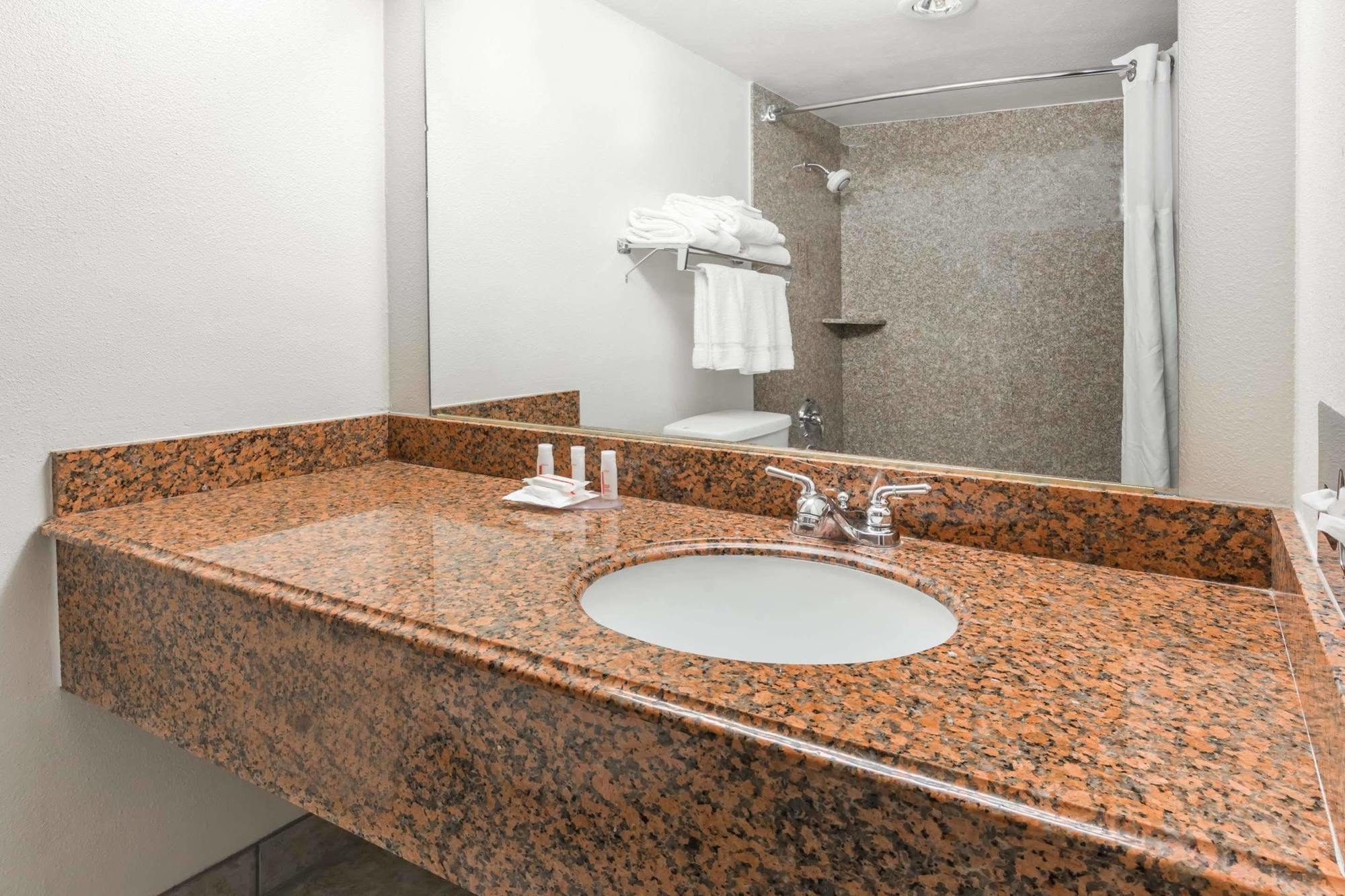 Ramada By Wyndham Medford Hotel & Conference Center المظهر الخارجي الصورة