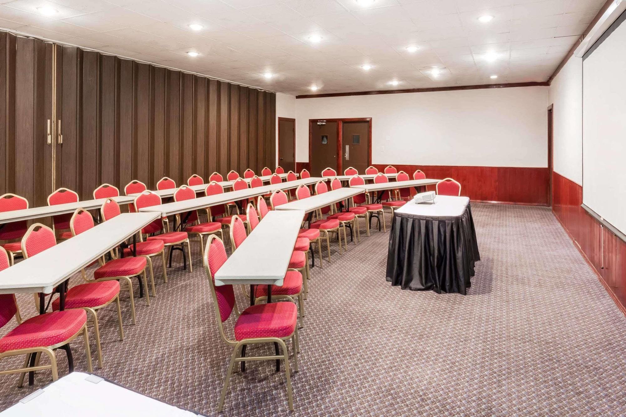 Ramada By Wyndham Medford Hotel & Conference Center المظهر الخارجي الصورة