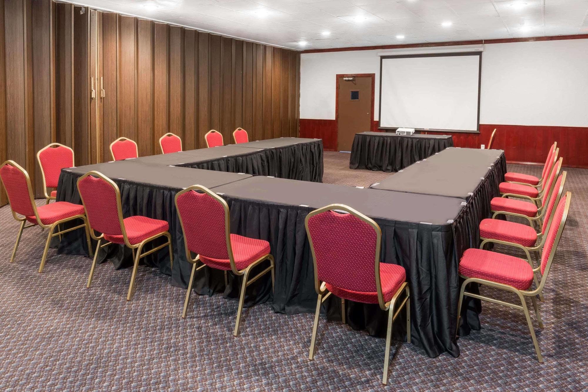 Ramada By Wyndham Medford Hotel & Conference Center المظهر الخارجي الصورة