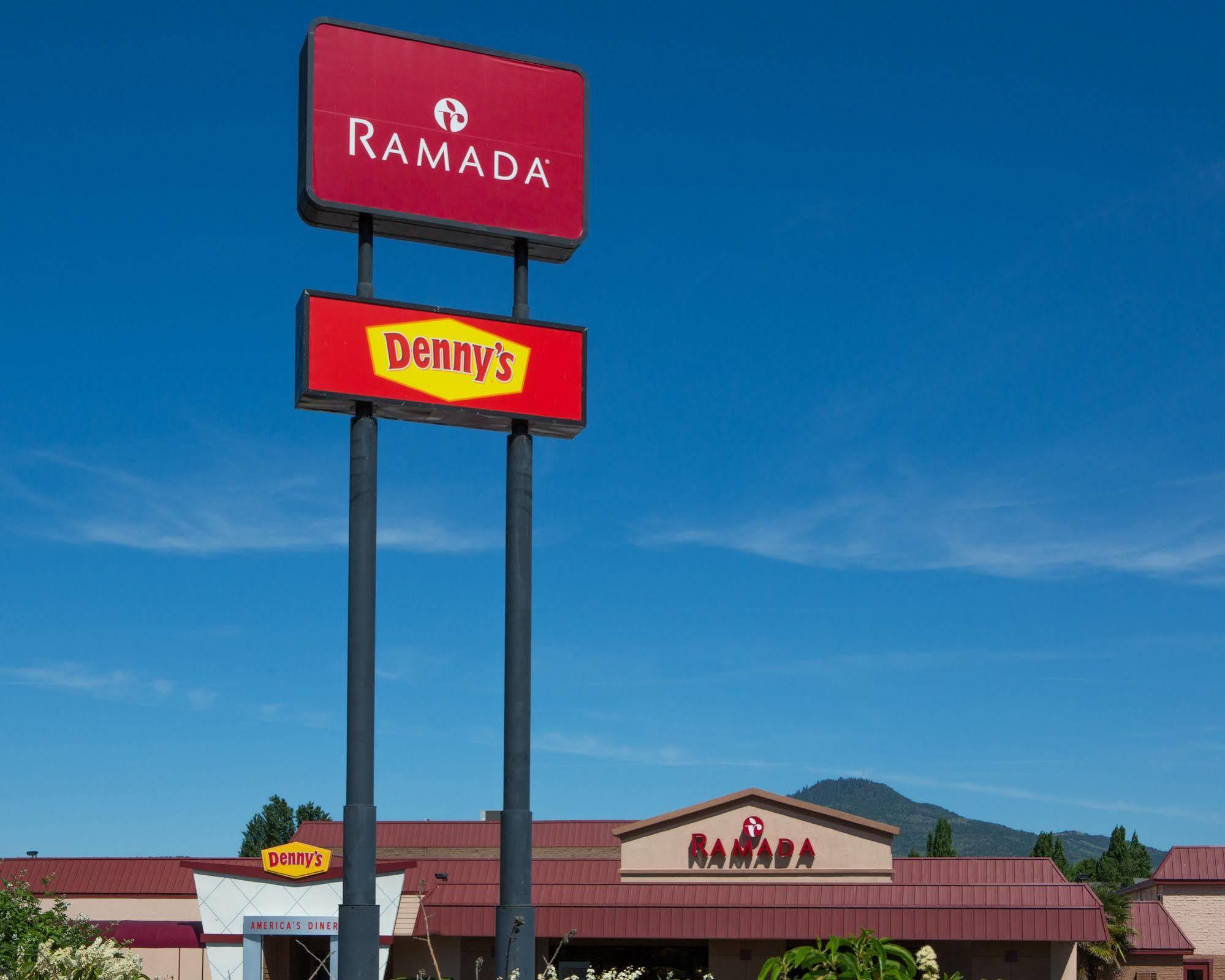 Ramada By Wyndham Medford Hotel & Conference Center المظهر الخارجي الصورة