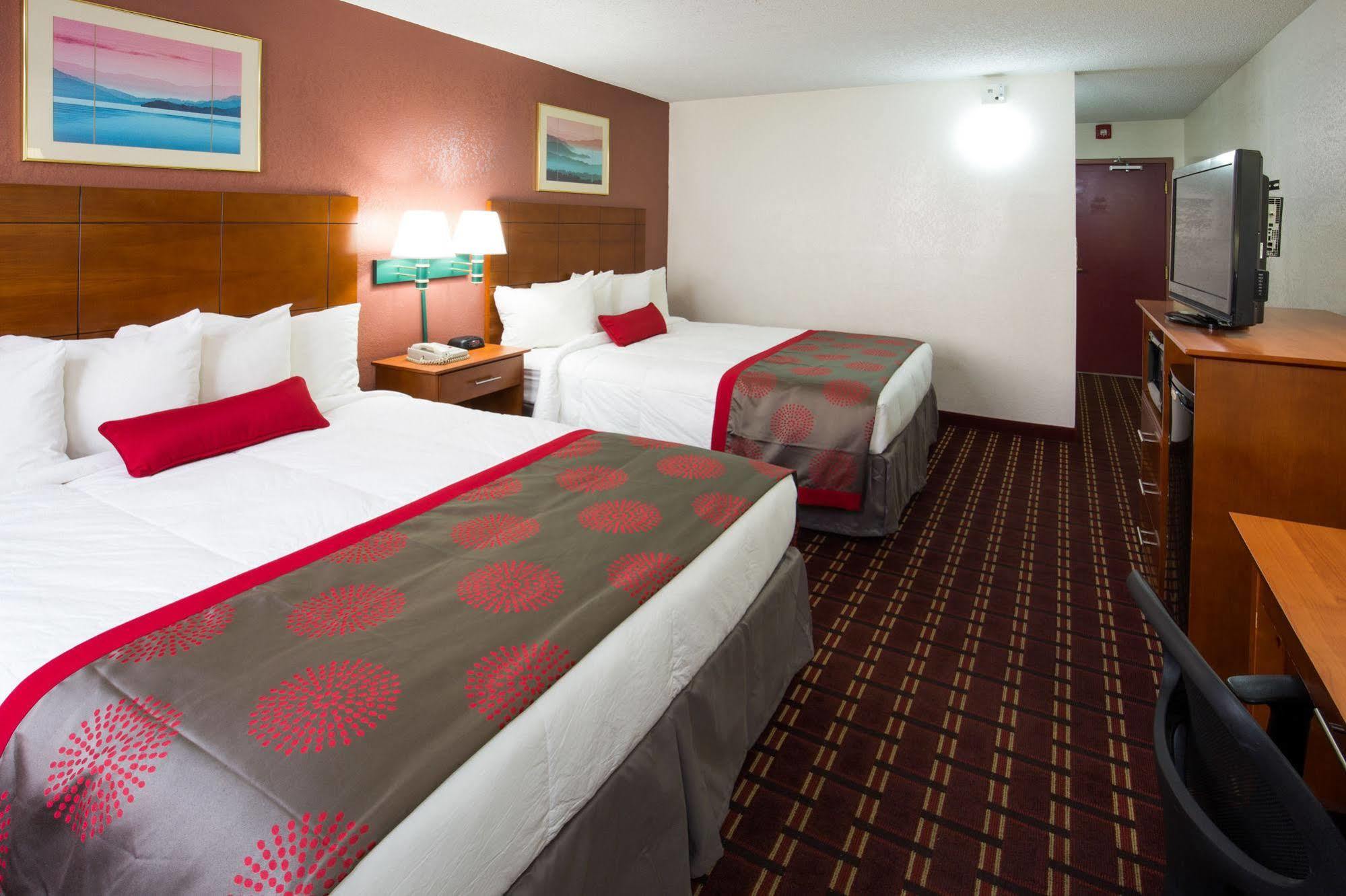 Ramada By Wyndham Medford Hotel & Conference Center المظهر الخارجي الصورة