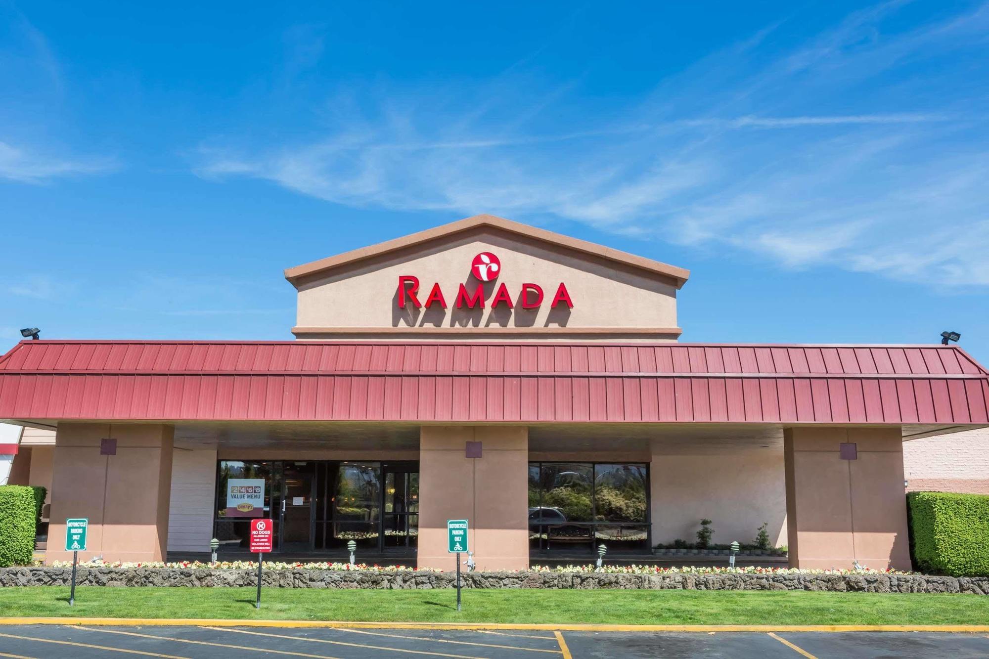 Ramada By Wyndham Medford Hotel & Conference Center المظهر الخارجي الصورة